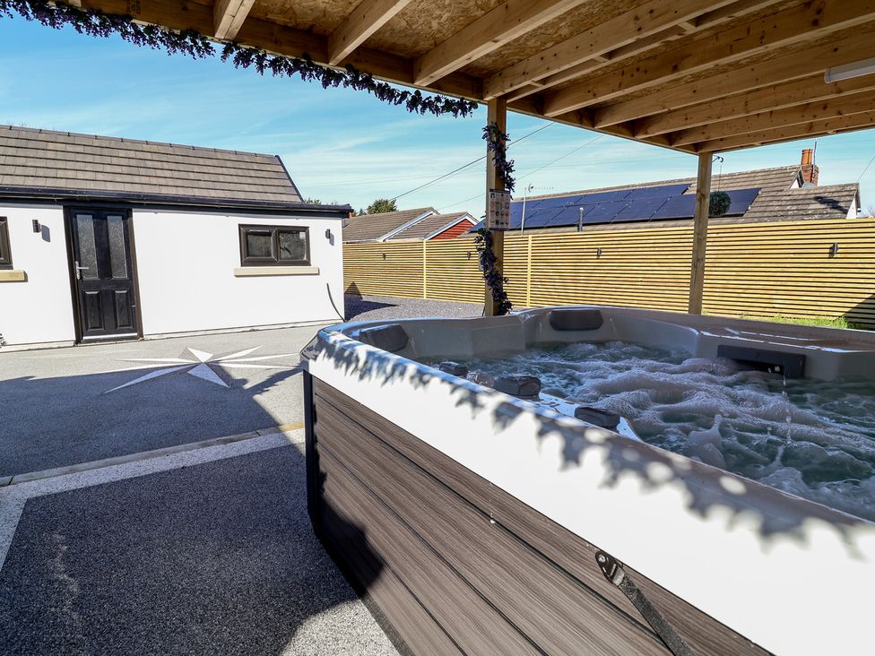 A hot tub and a shed in an outdoor area at 1 Talbot Drive Talacre