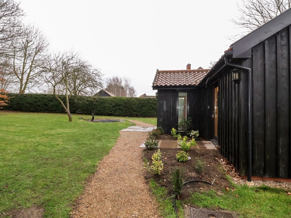 An outdoor pathway leading to a building at Owl Cottage in Woodbridge