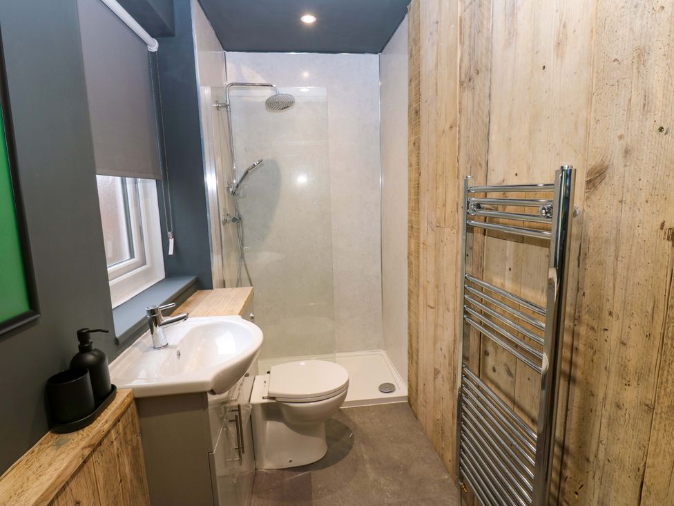 A bathroom with a shower, sink, and toilet at Chalet 86 Tynemouth
