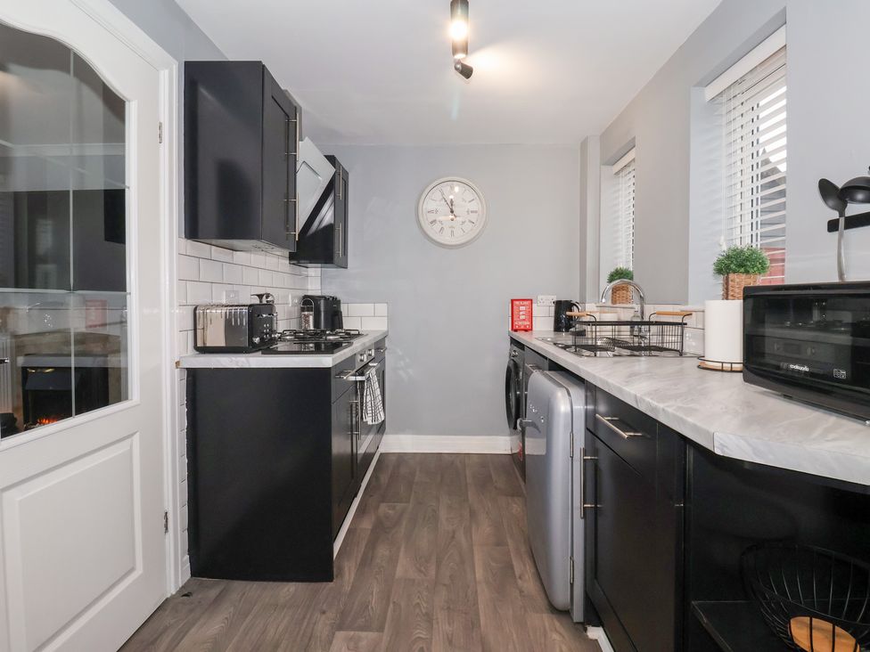 A kitchen featuring appliances and cabinets at 127 Bellhouse Way York