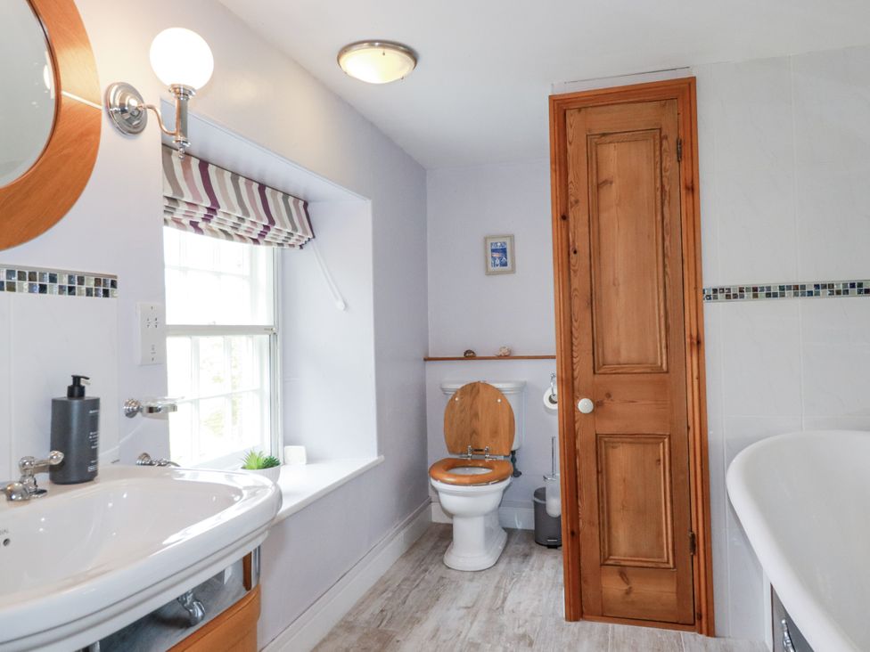 A bathroom with a sink, toilet, and bathtub at Tresarrett Manor in Bodmin