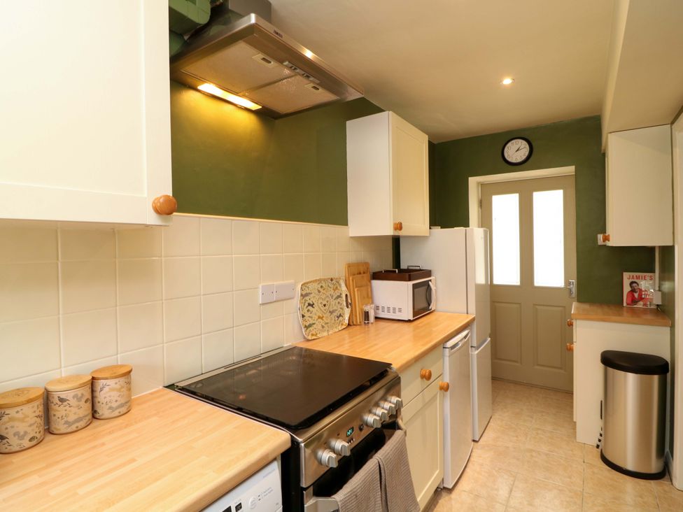 A kitchen with appliances and cabinets at The Annex in Belper