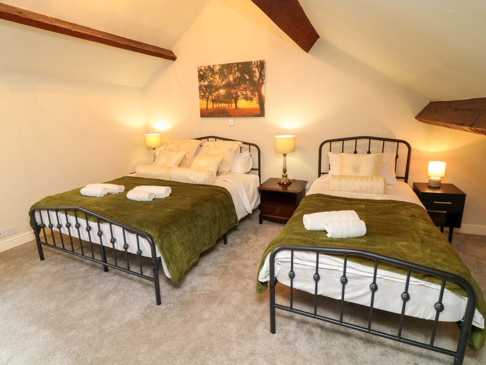 A bedroom with two beds and lamps on tables at The Annex in Belper