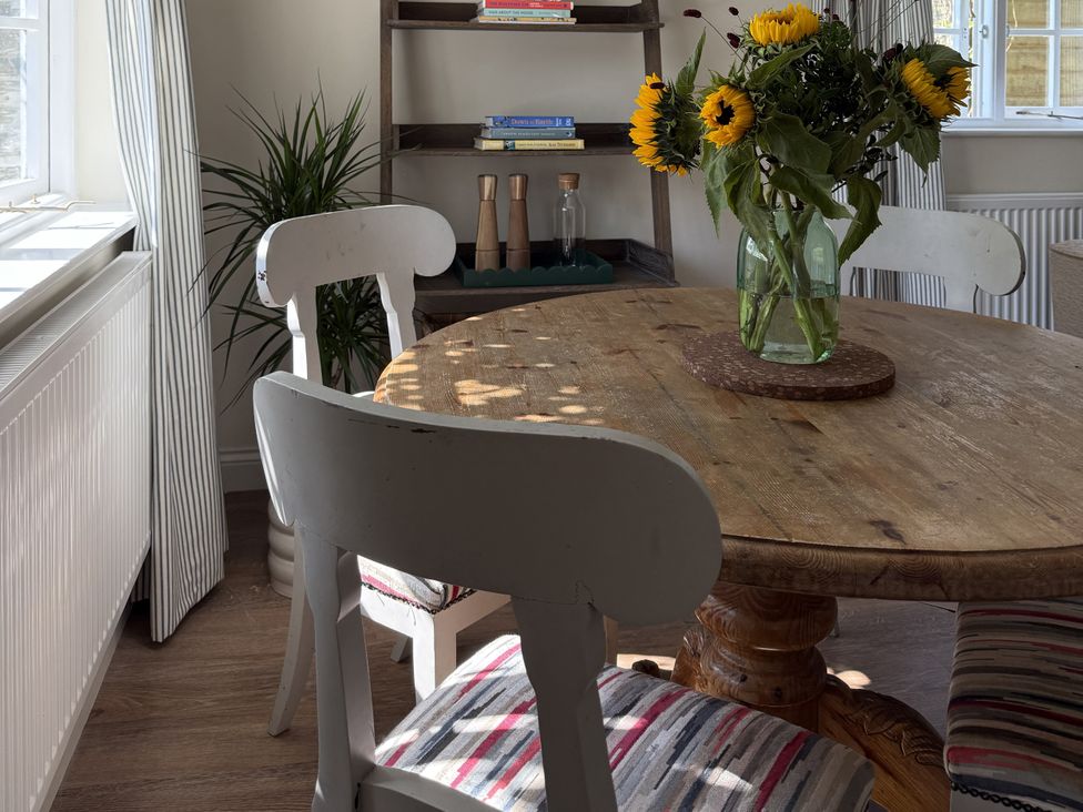 A dining room with a table and chairs at Copper Mine Cottage in Trelill near Port Isaac