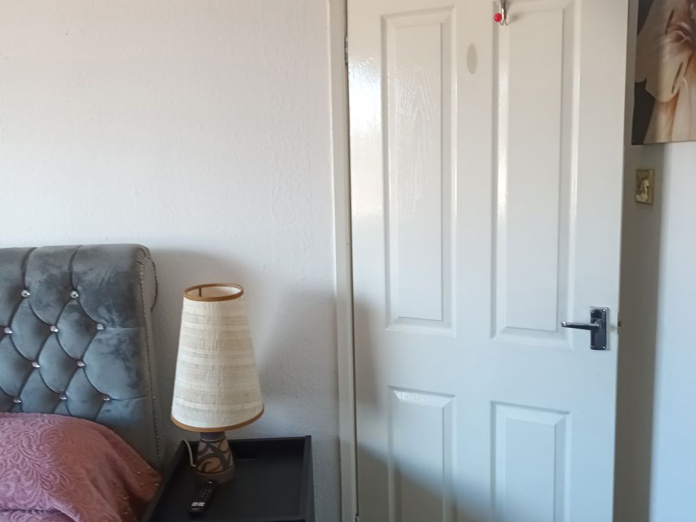 A bedroom with a bed and lamp at 11 Kings Court