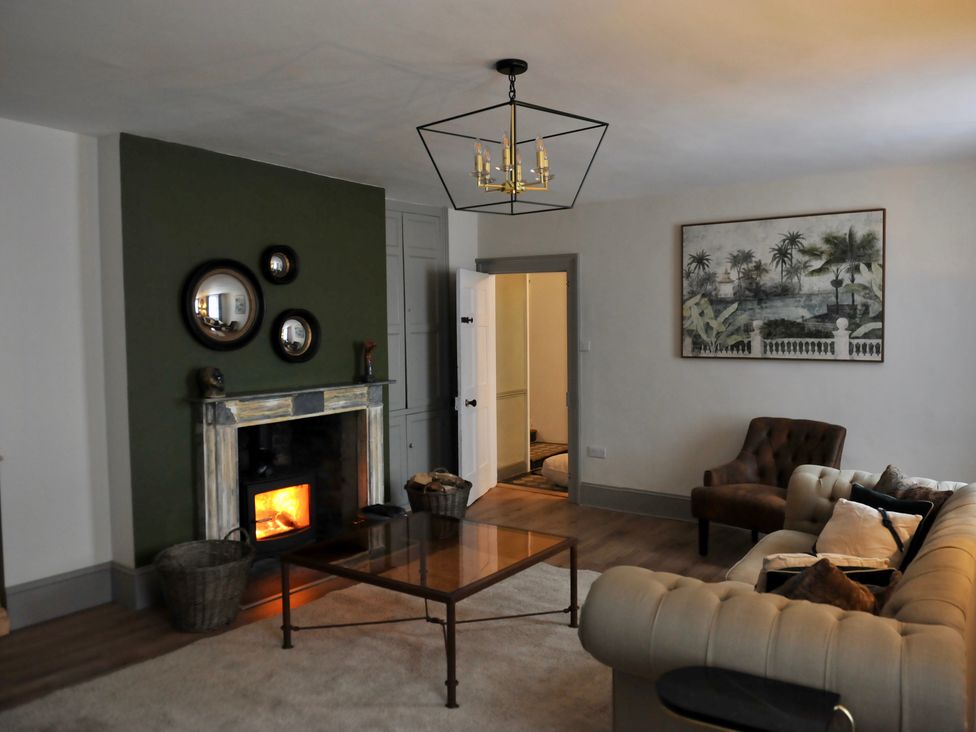 A living room with a fireplace and coffee table at ASH HOUSE in Wincanton