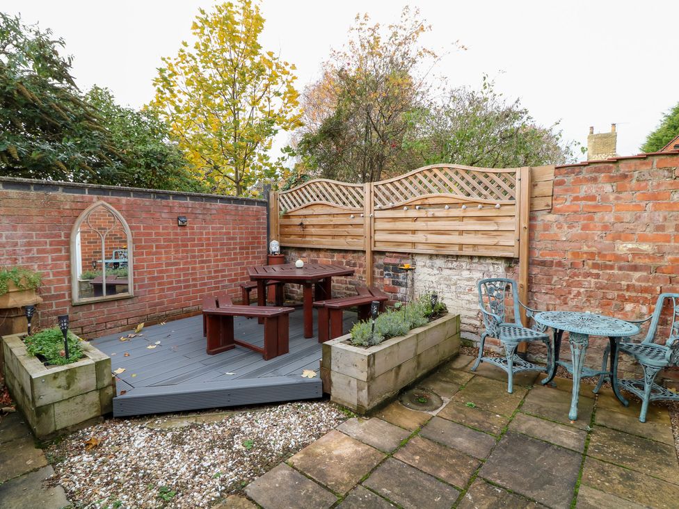 A garden with seating area and planters at Norbury House