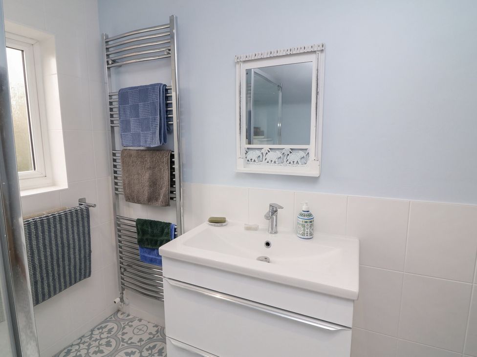 A bathroom with a sink and mirror at Norbury House in Lincoln