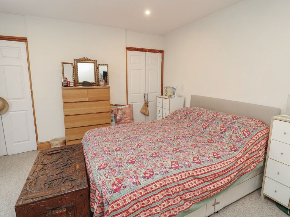 A bedroom with a bed and dresser at Norbury House in Lincoln