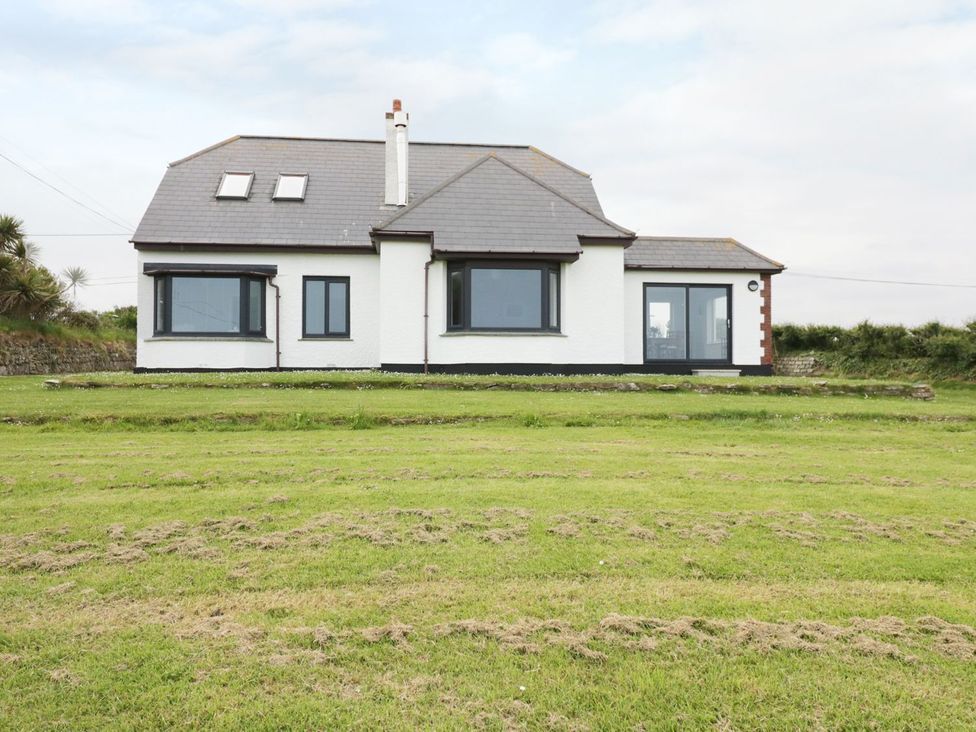 A house with grass in front at Chynoweth in Crantock