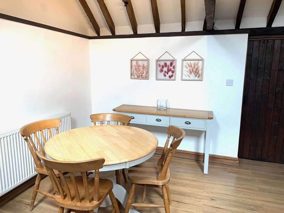 A dining room with a table and chairs at The Old Barn in 