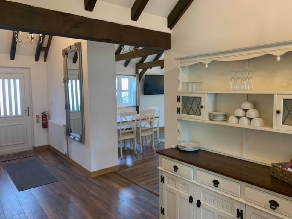 A kitchen with a dining area and a buffet cabinet at the property in 