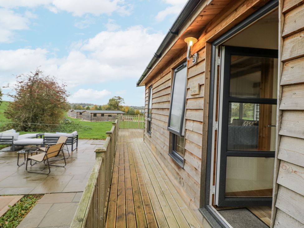 An outdoor area with deck and seating at Willow Lodge in Admaston near Abbots Bromley