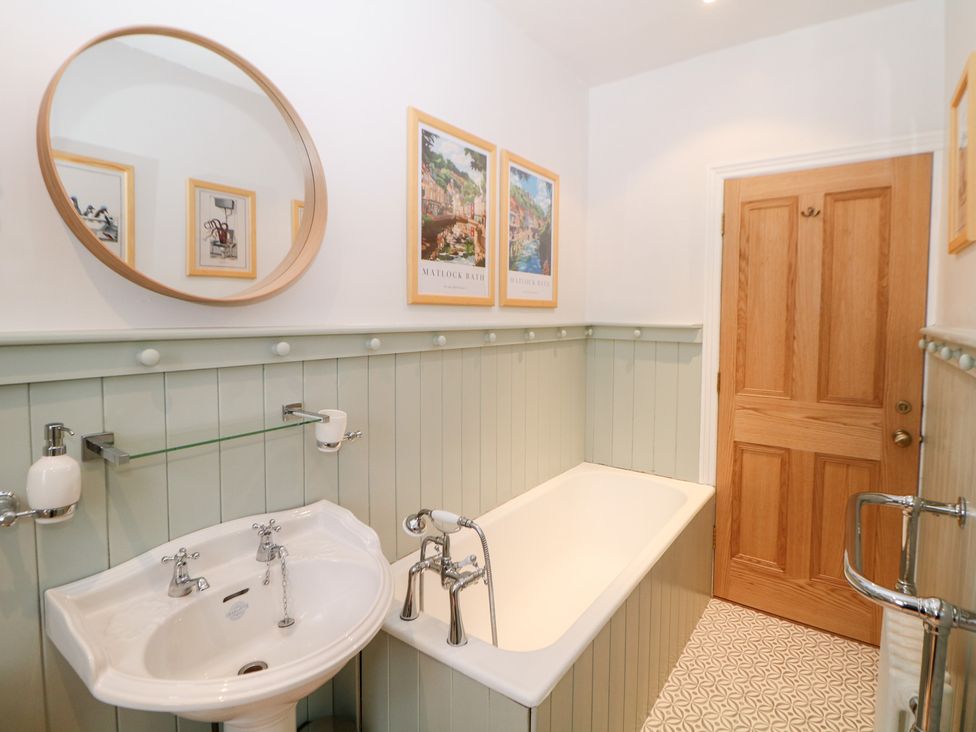 A bathroom with a bathtub and sink at Dorset Villas in Matlock