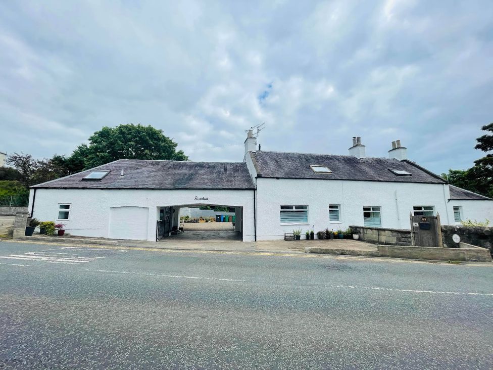 A house with a garage and garden at Riverdale