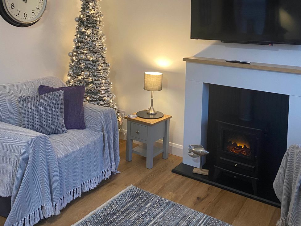 A living room with a sofa and Christmas tree at the property in 
