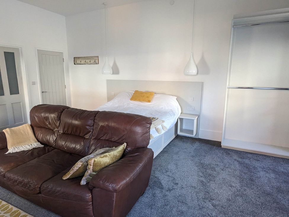 Studio 6 - South Wales - 1190871 - thumbnail photo 15