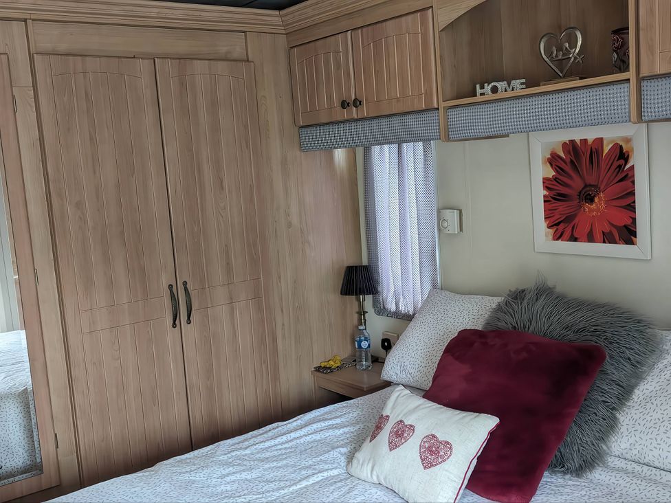 A bedroom with a bed and wardrobe at the property