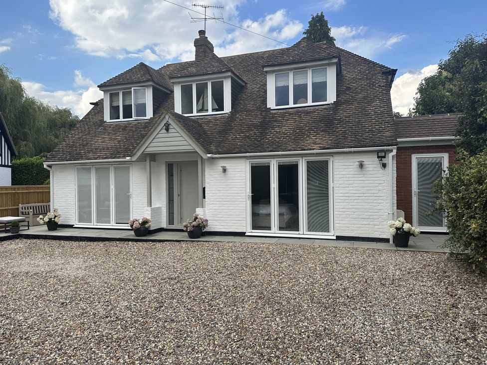A house with windows and flowers in pots at Quay house studio