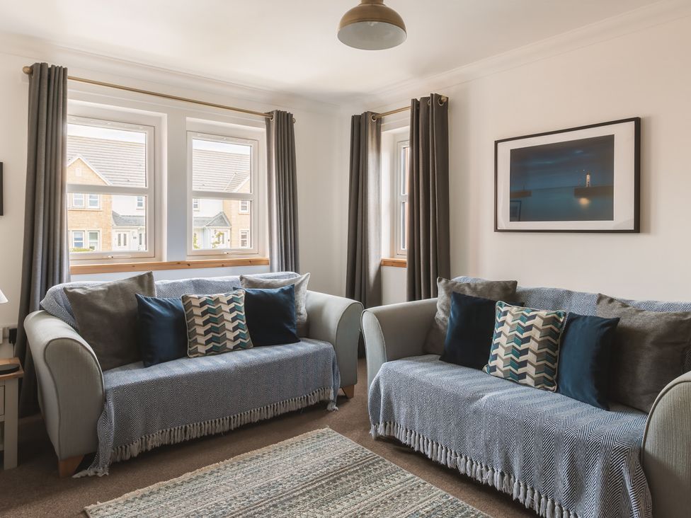 A living room with two sofas and a picture at Acorn Court 