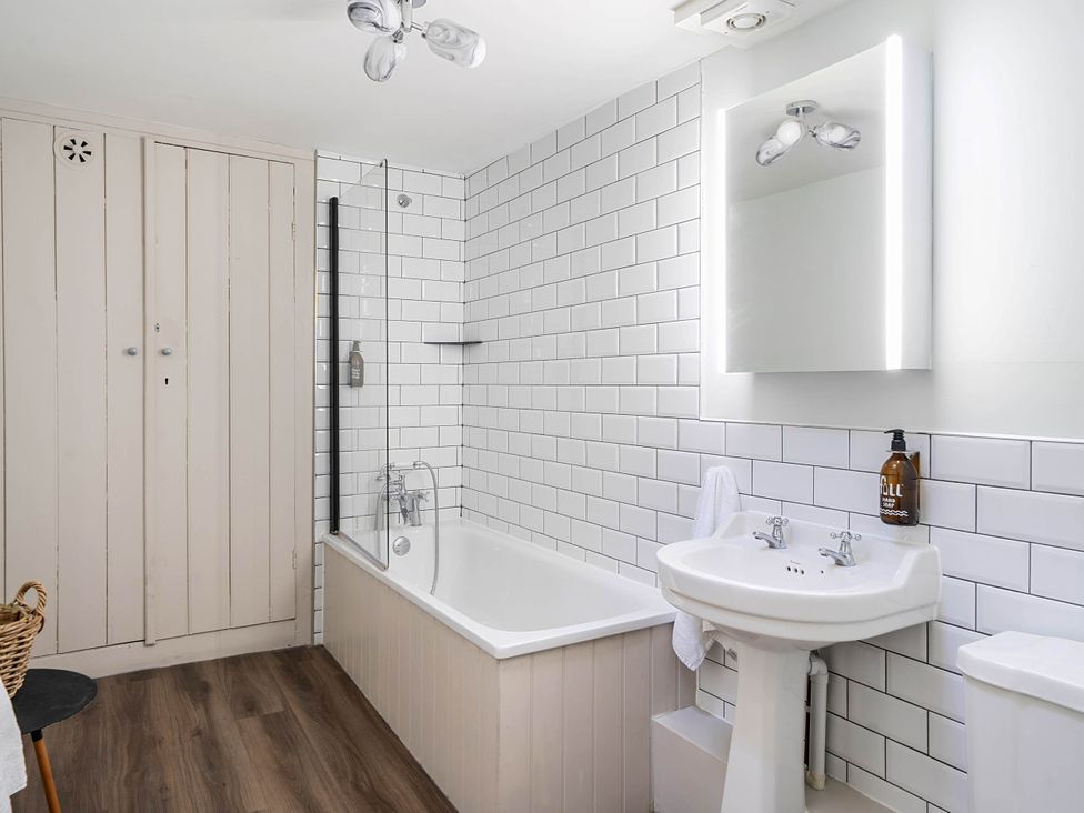 A bathroom with a bathtub and sink at Stay Robun in Bath