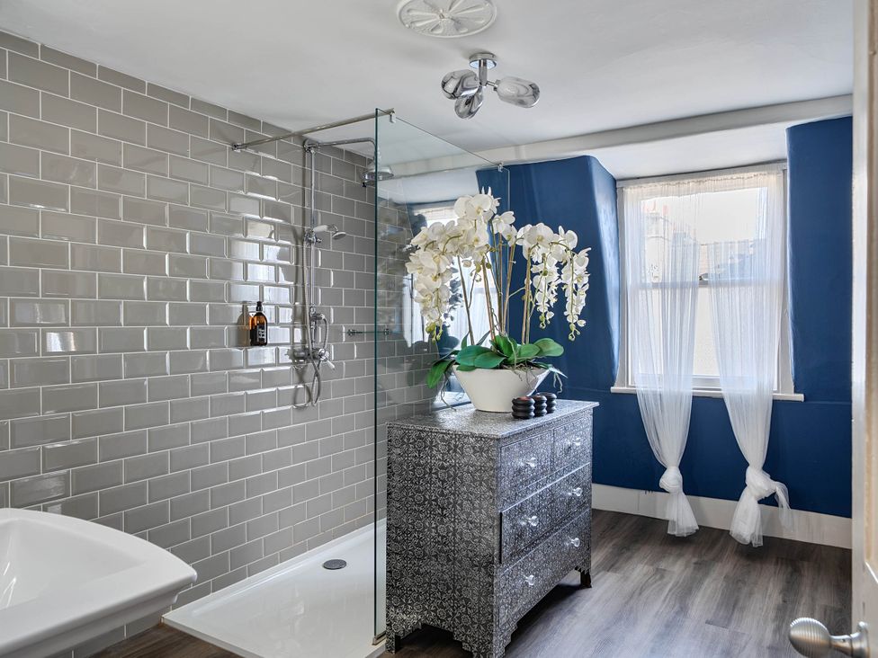 A bathroom with a shower and sink at Stay Robun in Bath