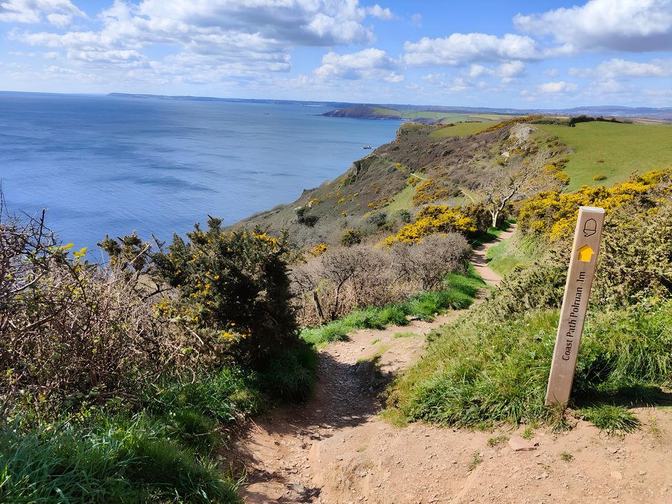 A coastal path leading down a cliff near the sea at Lil Nauti