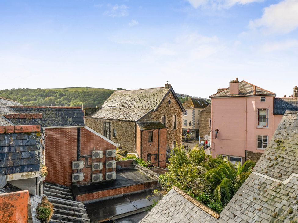 A view of buildings and rooftops at Lil Nauti in Fowey
