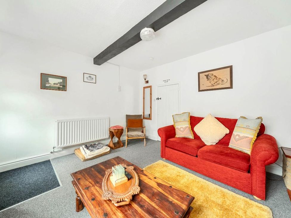 A living room with a sofa and coffee table at Charming Lincoln Cottage in Lincoln