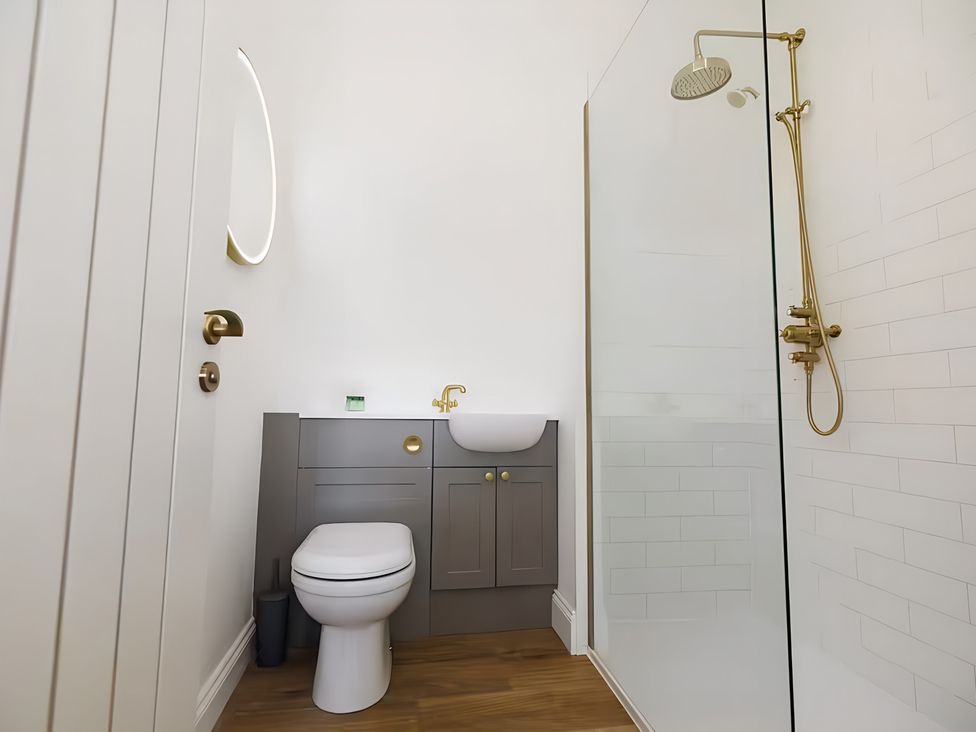 A bathroom with a toilet, sink, and shower at 15D Kirkgate