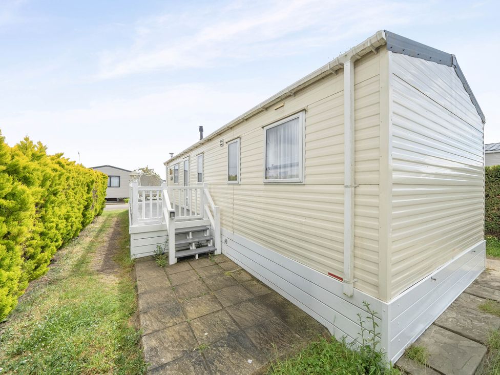A mobile home with steps and windows at Mersea Beach Retreat in Colchester