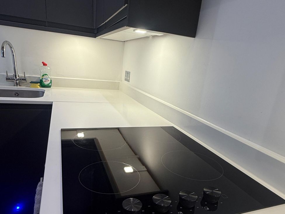 A kitchen with a cooking hob and sink at Seaside Bliss in Brighton