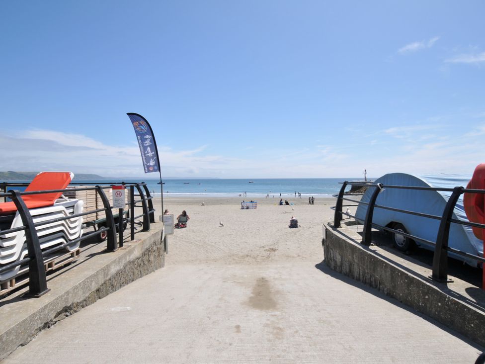 Beach view with people and a trailer at Barton House in Looe