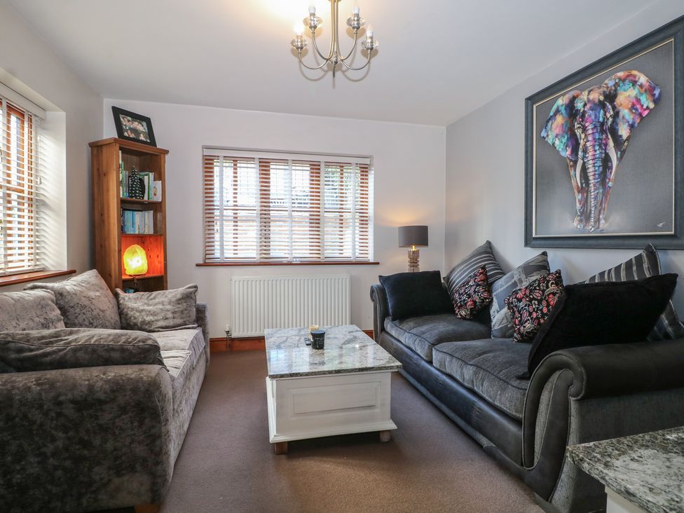A living room with sofas and a coffee table at Tiffanys Coach House in Bournemouth