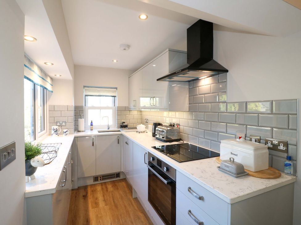 A kitchen with cabinets and appliances at 7 Catcliffe Cottages, Bakewell