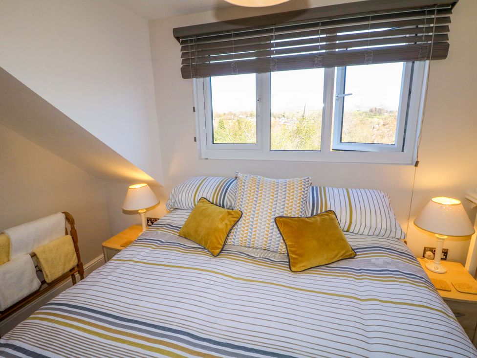 A bedroom with a bed and bedside lamps at 7 Catcliffe Cottages Bakewell