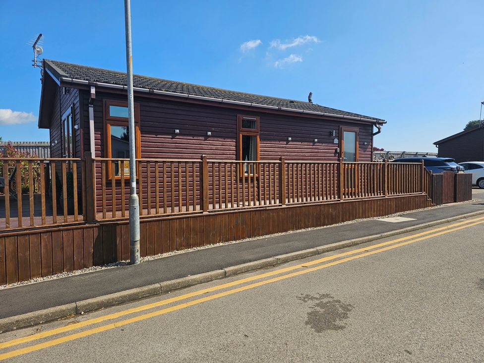 A wooden cabin with fence and windows at 311 in Bridlington