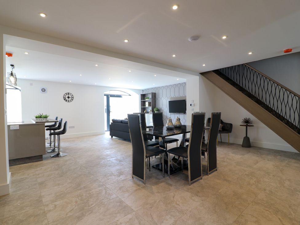 A dining room with a table and chairs at The Gavel in Morpeth