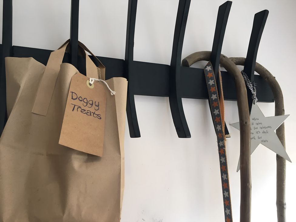 An entryway with a coat rack, a paper bag labeled 'Doggy Treats', and a dog leash at 29 Front Street, Market Rasen