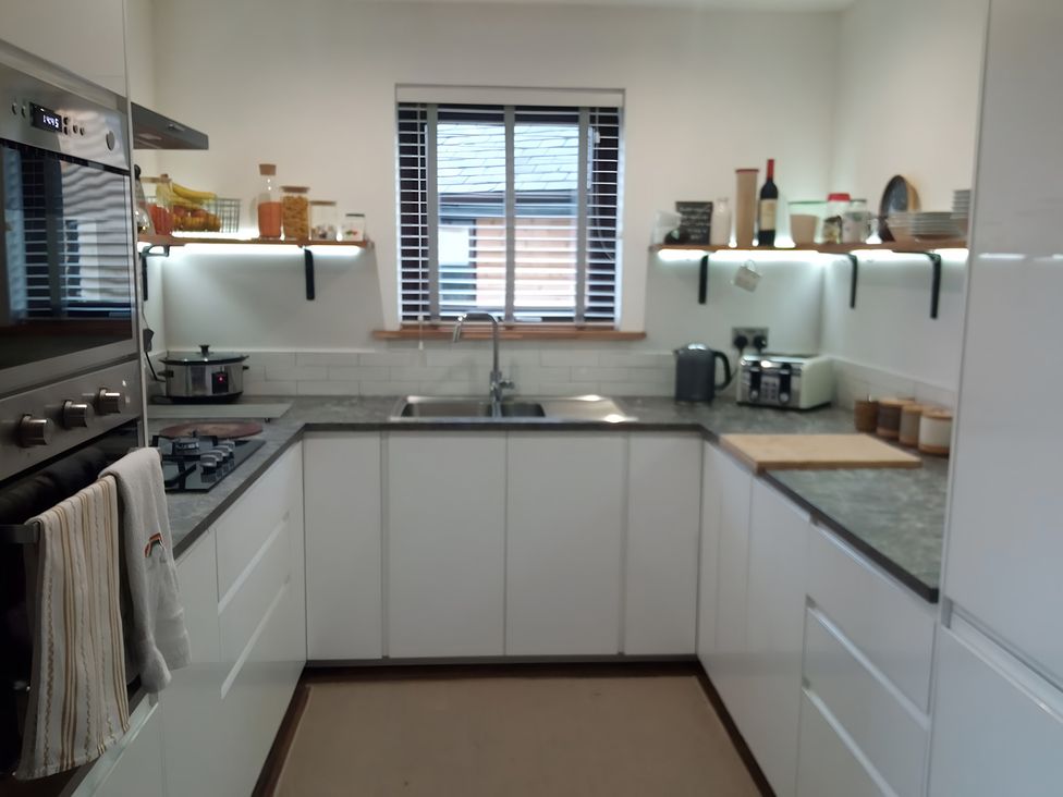 A kitchen with oven, sink, stove and countertop at Gowrie Lodge in Blairgowrie