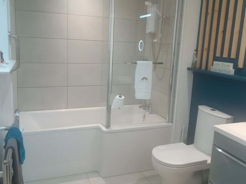 A bathroom with a bathtub and shower at Gowrie Lodge Blairgowrie