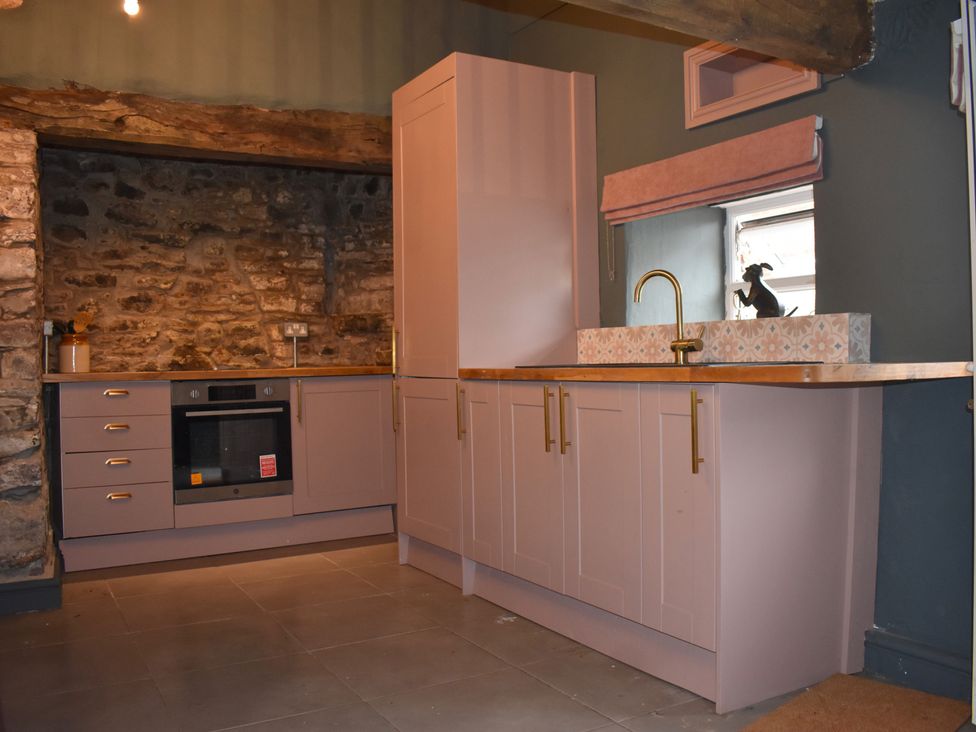 A kitchen with cabinets and an oven at Ty Llaeth in Carmarthen