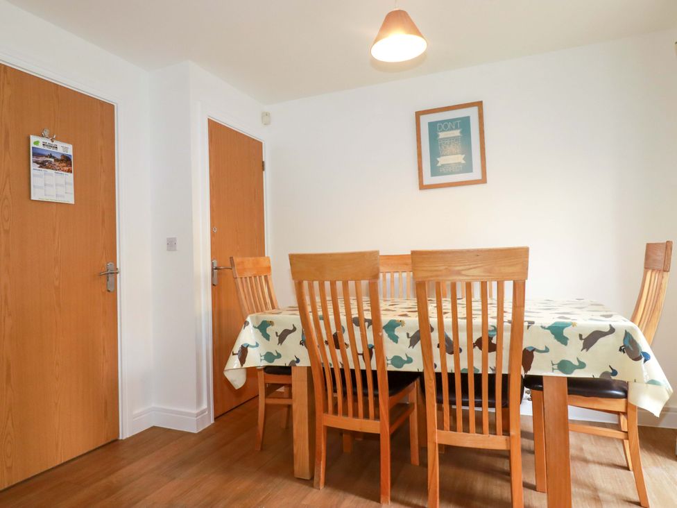 A dining room with a table and chairs at 21 Greenwix Parc