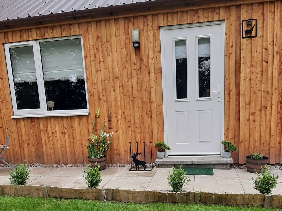 An entrance area with a door and window at Taigh Nam Moireach in Inverness