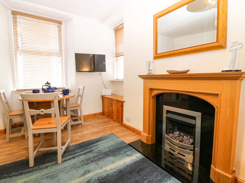 A dining room with a table and chairs at Rose Cottage Nairn