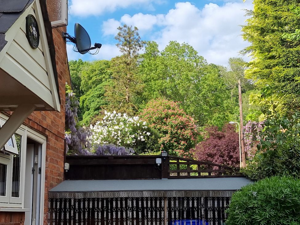 An outdoor area with a satellite dish and garden trees at Evas Cottage Southam