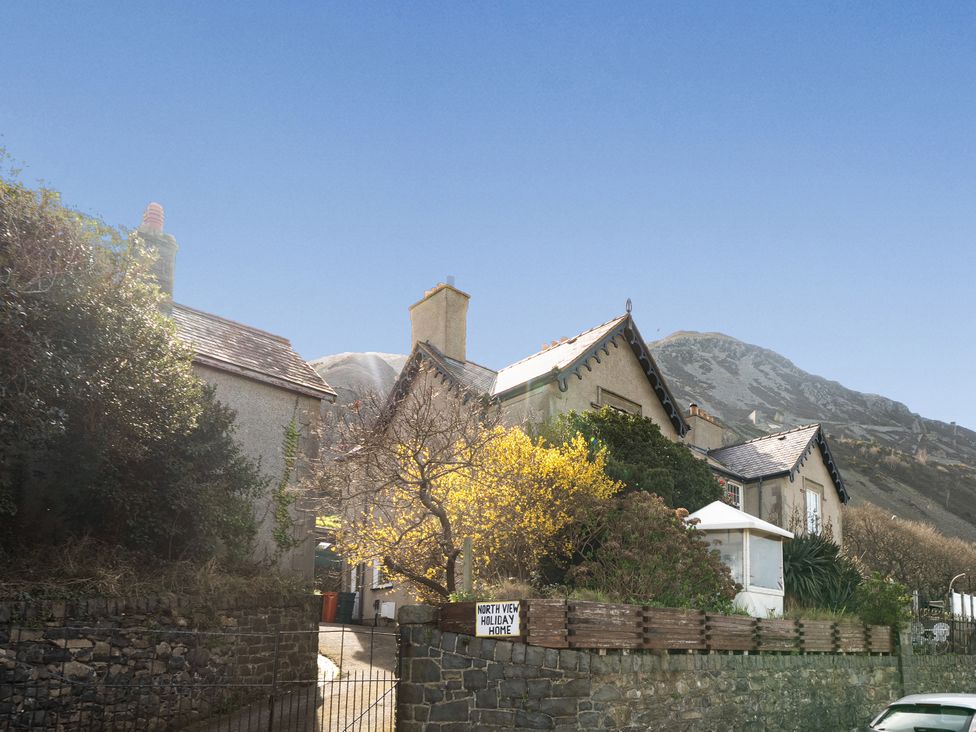 A house with a mountain backdrop at Sea View Escape in Penmaenmawr