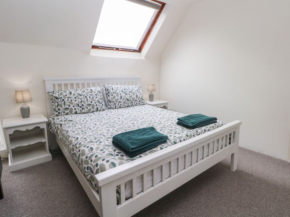 A bedroom with a bed and bedside tables at Meadow View Cottage in Matlock