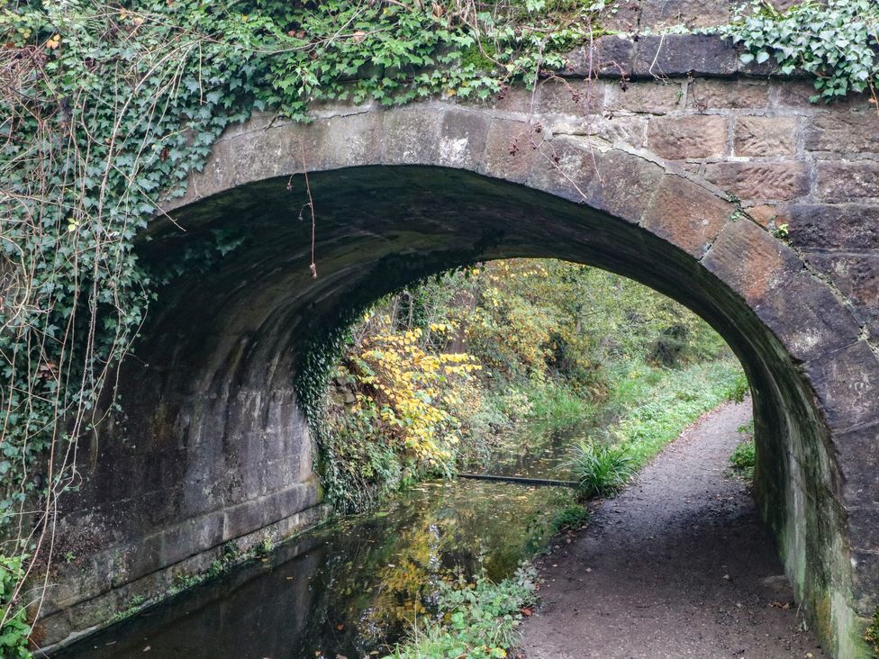 A bridge over water on a path at Meadow View Cottage in Matlock