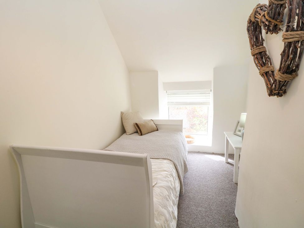A bedroom with a single bed and desk at Meadow View Cottage near Crich